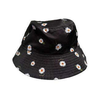 Alice + Olivia Reversible Bucket Hat by Stacey Bendet 21" Circ Daisy Black/WHT